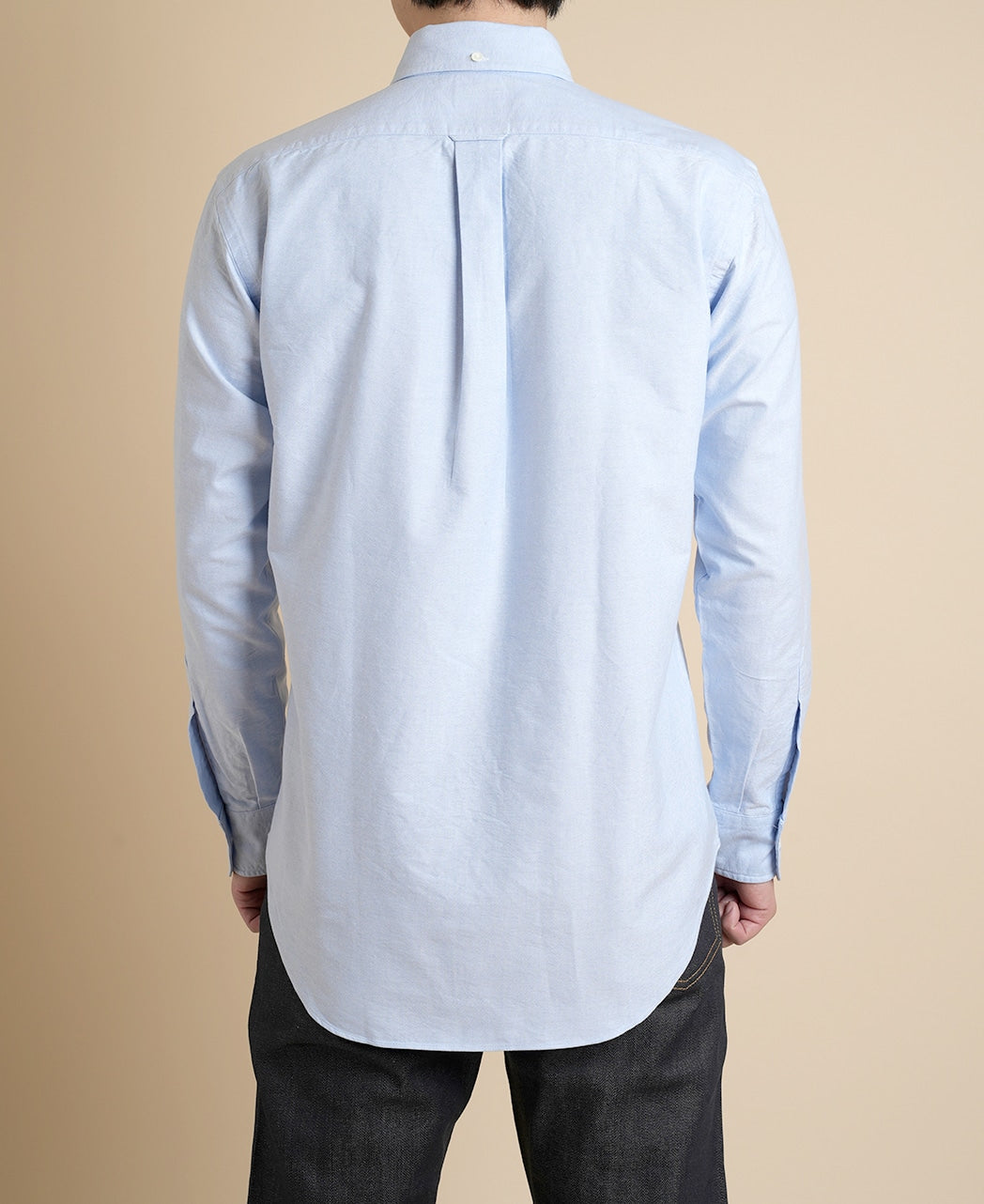 Kamakura Vintage Ivy Oxford in light blue — worn back view