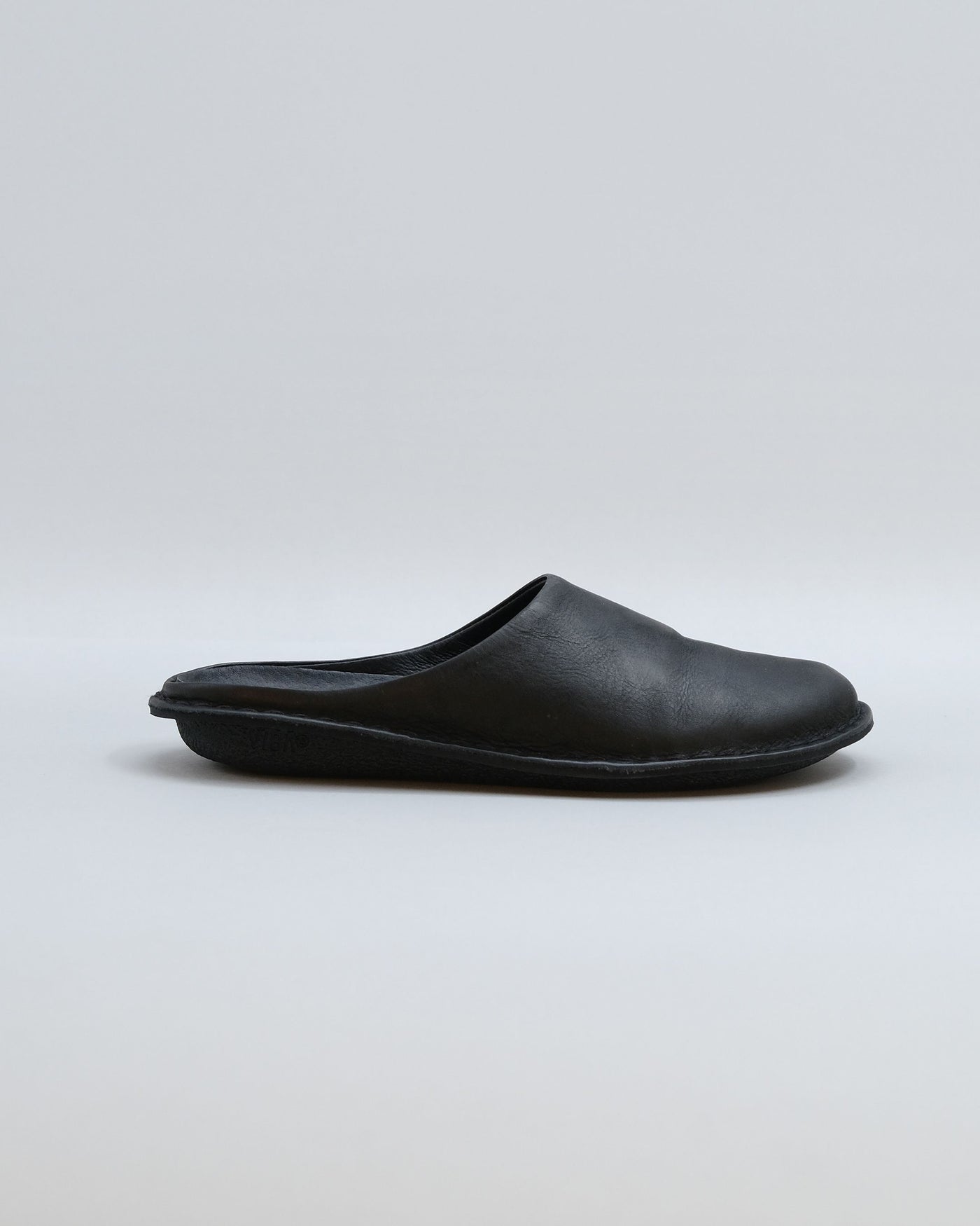 Roma leather in Preto Black — side view