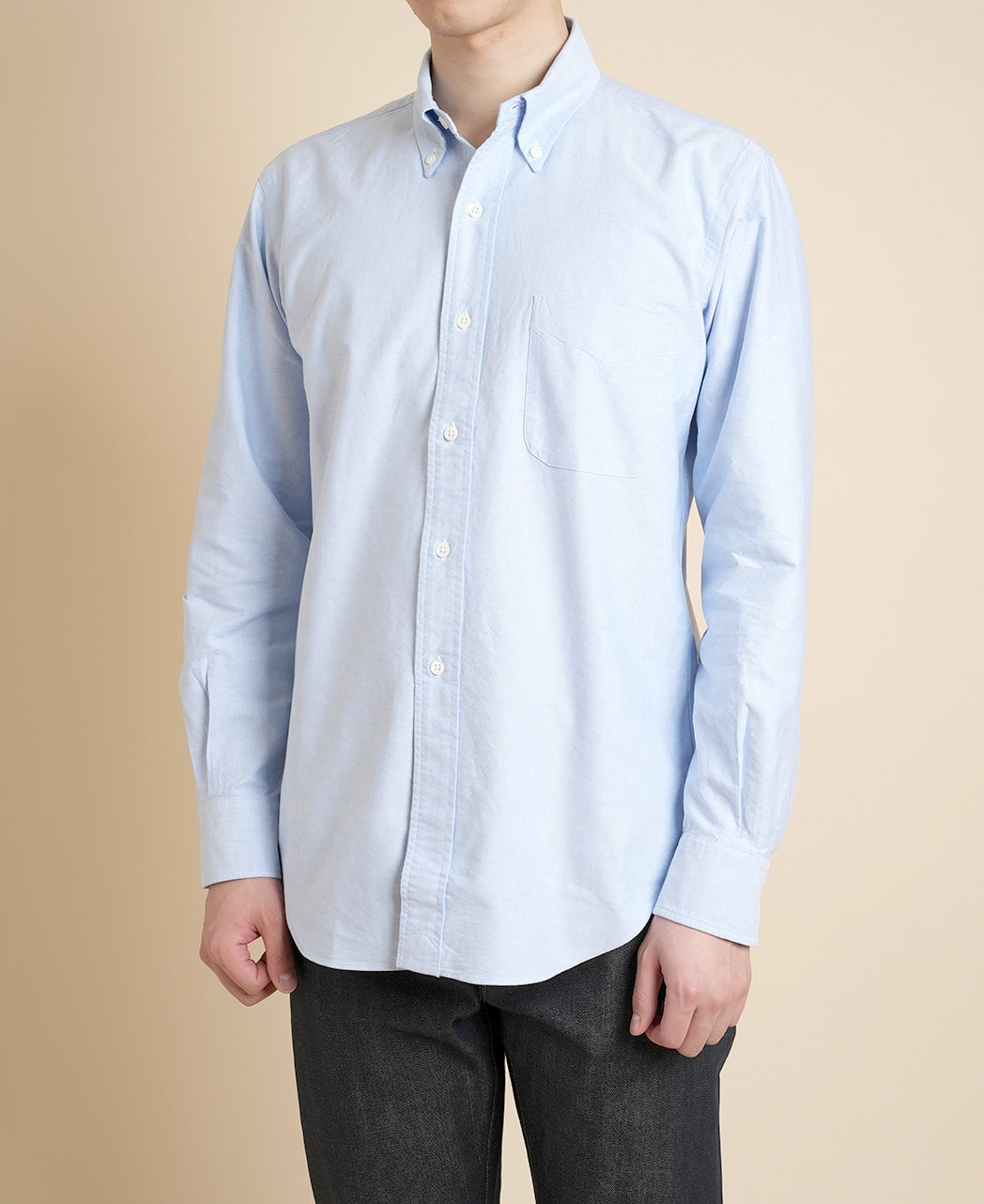 Kamakura Vintage Ivy Oxford in light blue — worn untucked